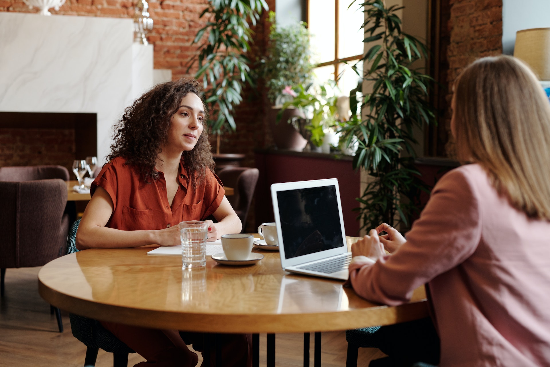Two women sitting during a stay interview